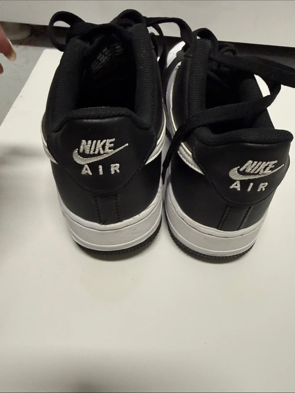 Nike Low-Top Sneakers in Black & White - Worn Once - Boys 7Y